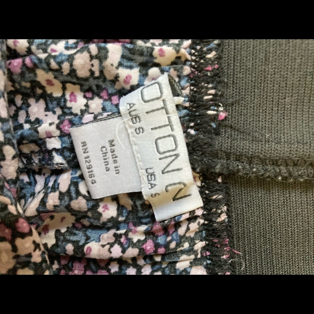 Short skirts - Picture 3 of 7